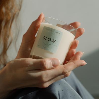 Ароматическая соевая свеча SLOW Франджипани + Сандал, 200 мл